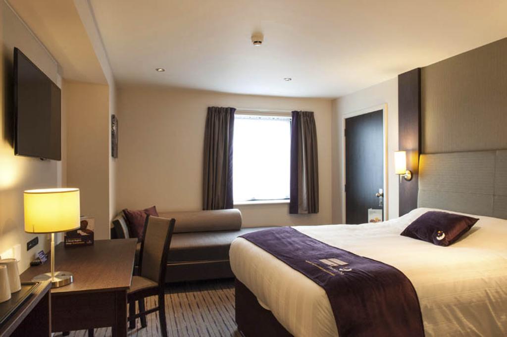 Premier Inn Aberdeen Airport - Dyce Bagian luar foto