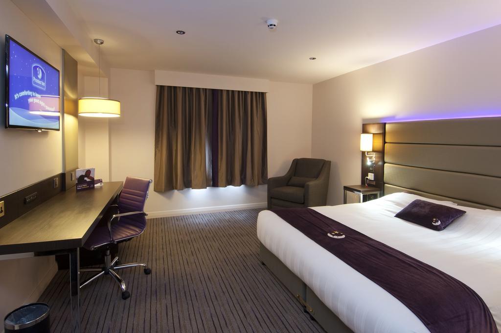 Premier Inn Aberdeen Airport - Dyce Ruang foto