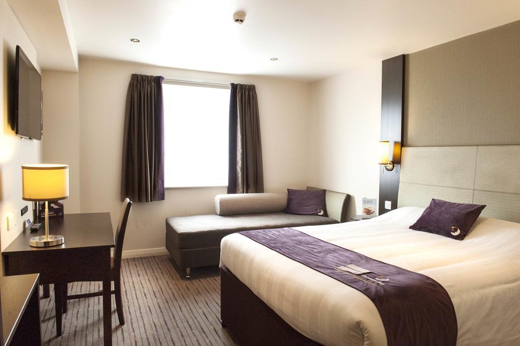 Premier Inn Aberdeen Airport - Dyce Ruang foto