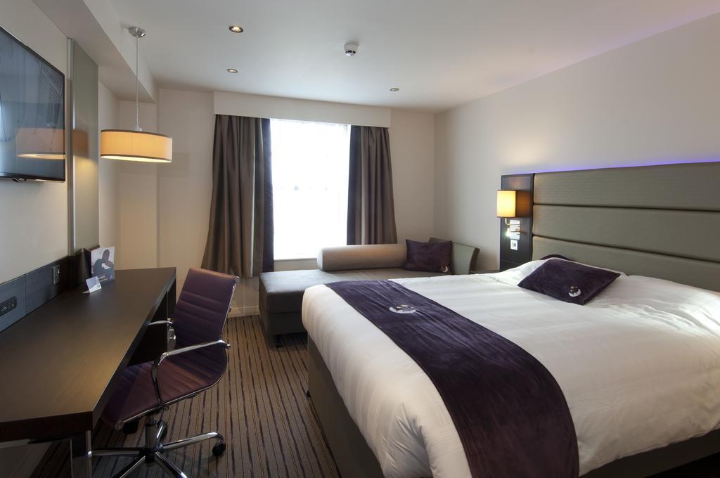 Premier Inn Aberdeen Airport - Dyce Ruang foto
