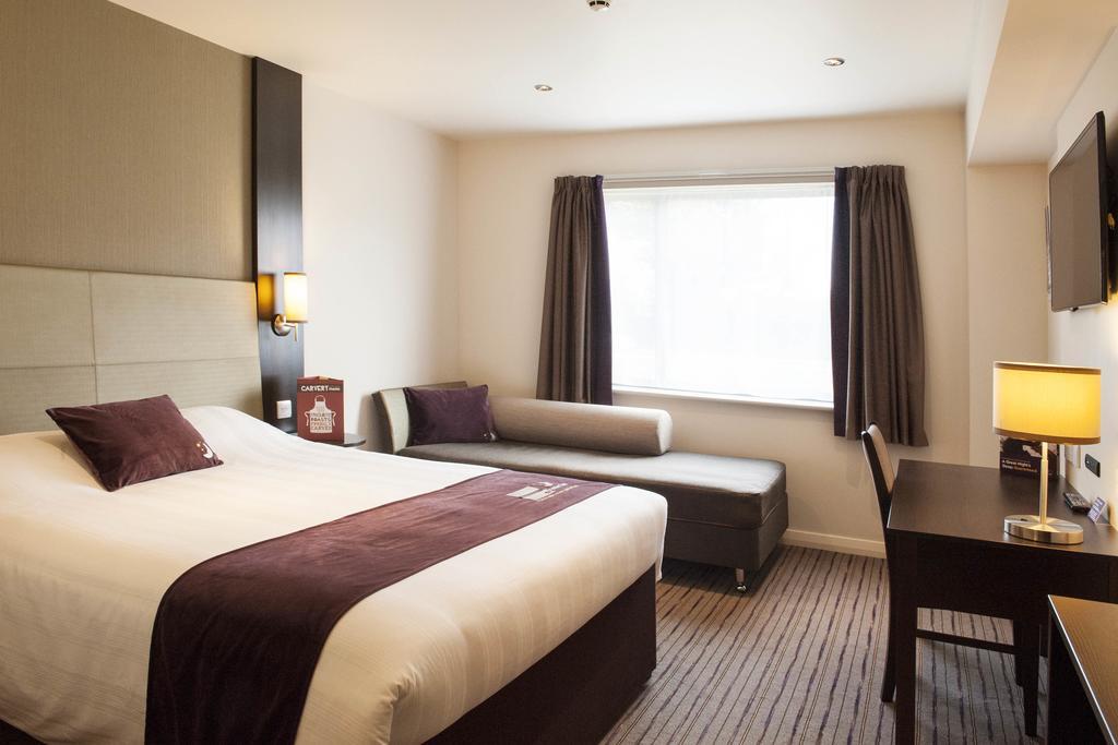 Premier Inn Aberdeen Airport - Dyce Ruang foto