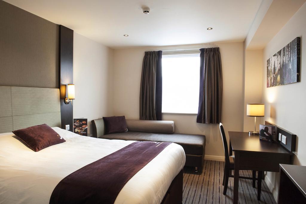 Premier Inn Aberdeen Airport - Dyce Ruang foto