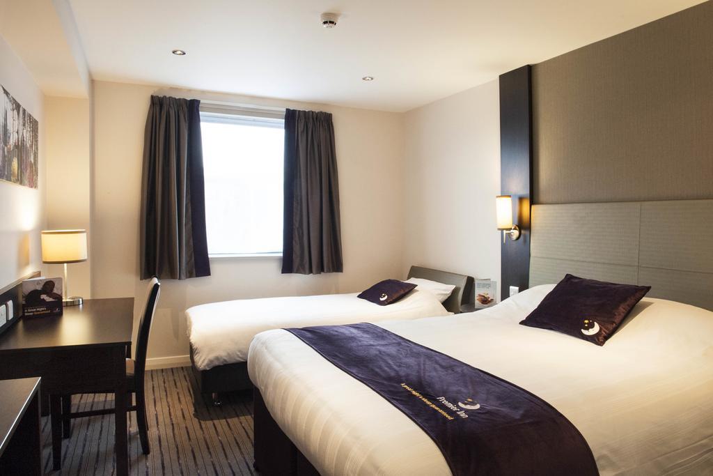 Premier Inn Aberdeen Airport - Dyce Ruang foto